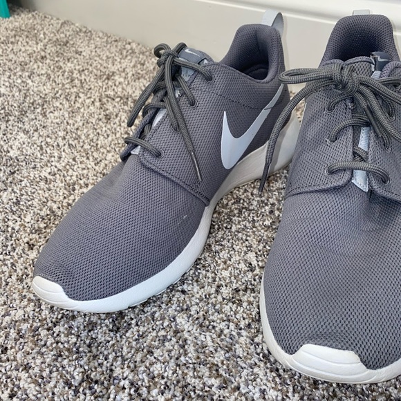 Nike Roshes women’s size 10 - Picture 3 of 6